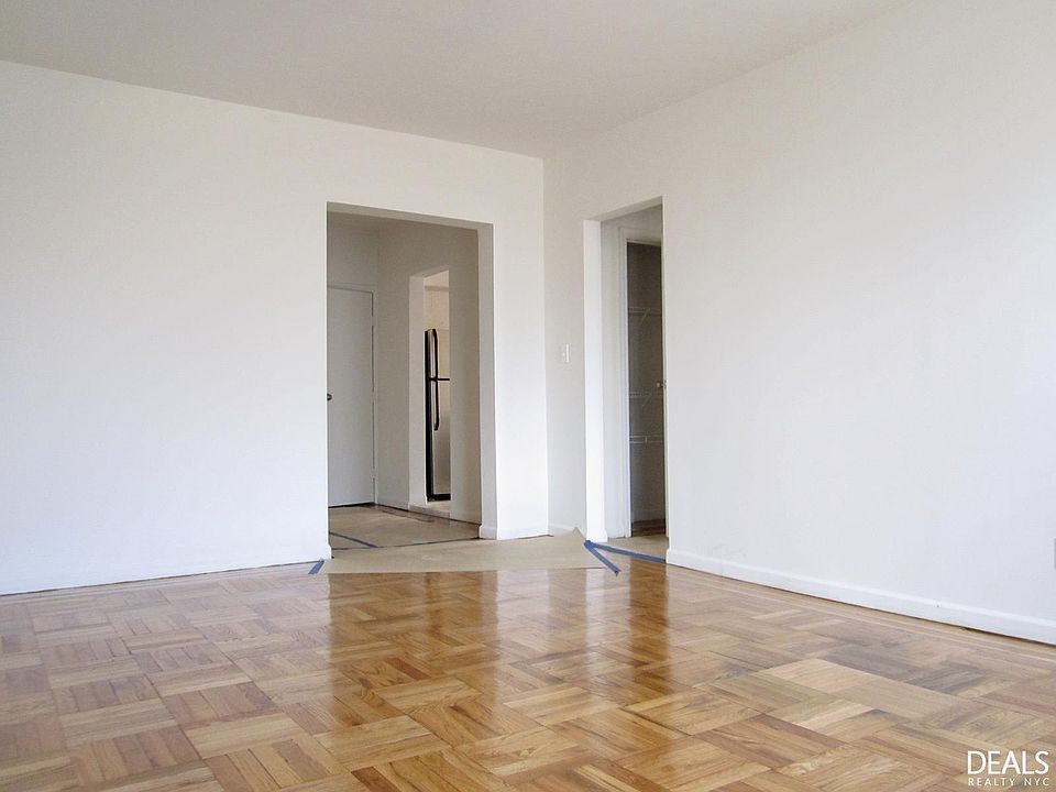 2nd image of 3265 Bainbridge Ave #33