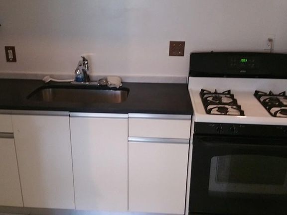 4th image of 200 Newbury Ave APT 1