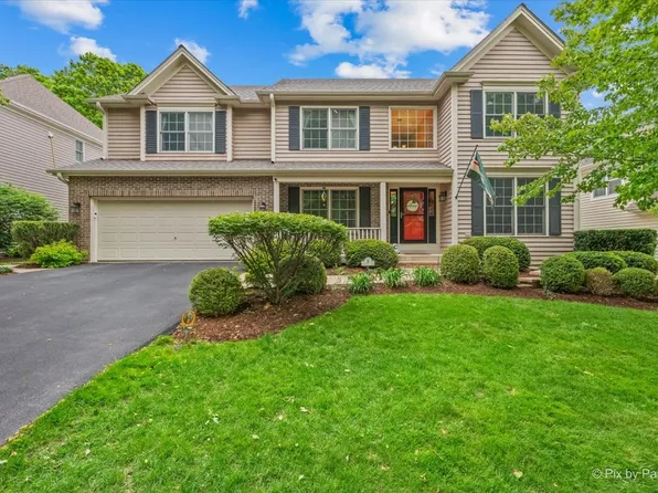 1702 King Richard Cir, St Charles, IL 60174