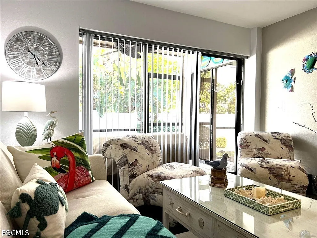 2 bed, 2.0 bath, 907 sqft, $3,500 — Photo 2