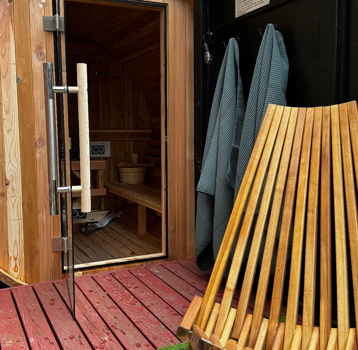 Studio, 900 sqft, $2,500 — Photo 2