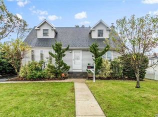 2006 Ennabrock Rd, North Bellmore, NY 11710