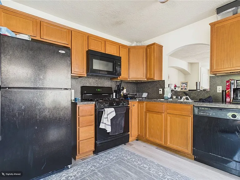 513 Camp Ct N — Photo 3