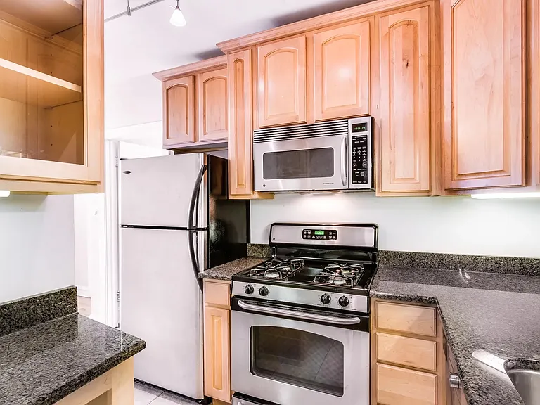 1102 W Montana St #3 — Photo 6