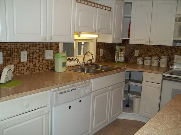 5th image of 4935 Plymouth Dr