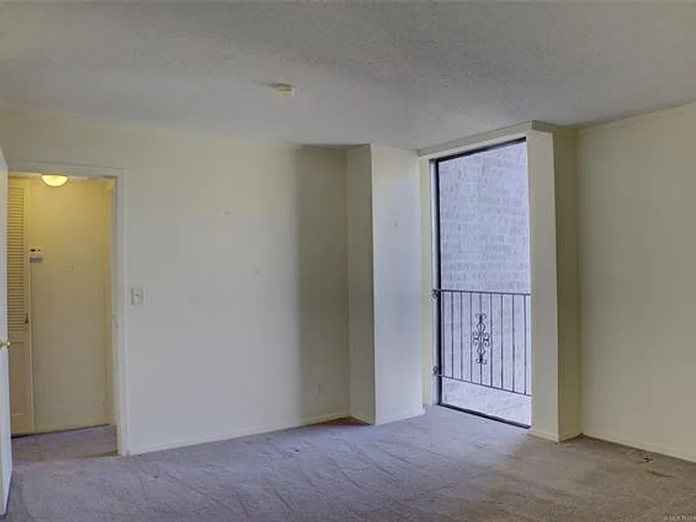 Adorable 2 bed 2 bath in historic Liberty Tower — Photo 10