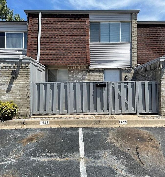1st image of 1425 Bill Carrol Dr