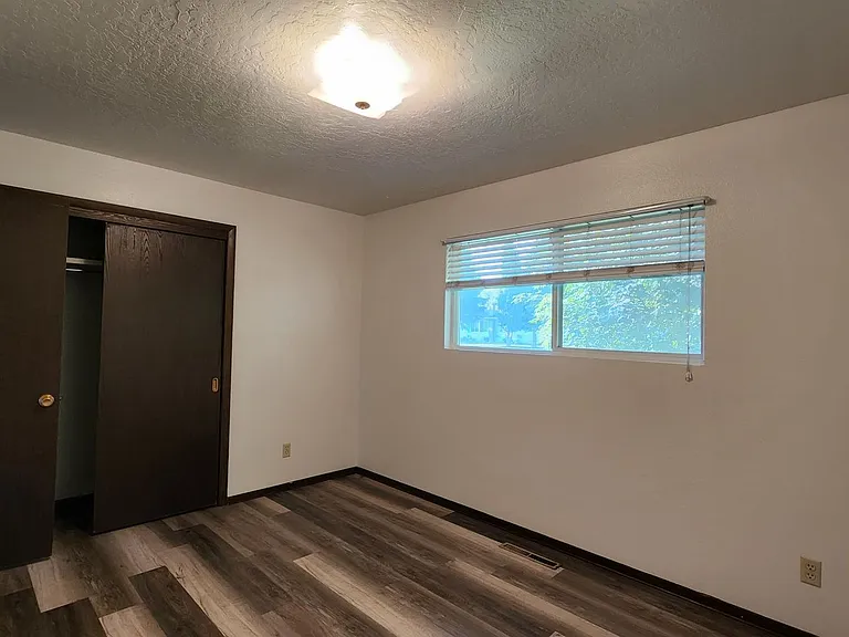 224 Glacier Dr — Photo 4