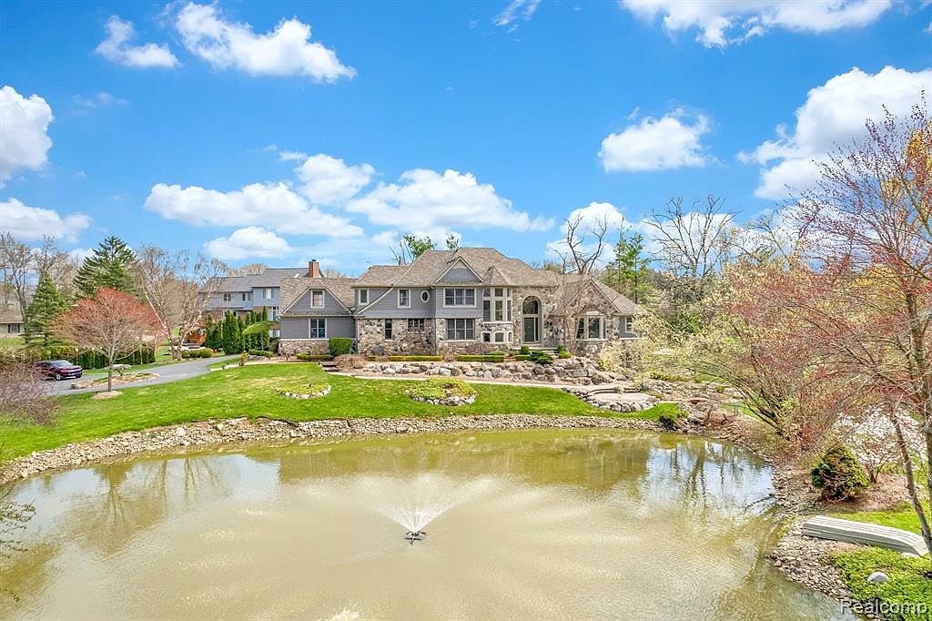 2395 Kingsbury Dr, Troy, MI 48098 MLS 20230063055 Zillow