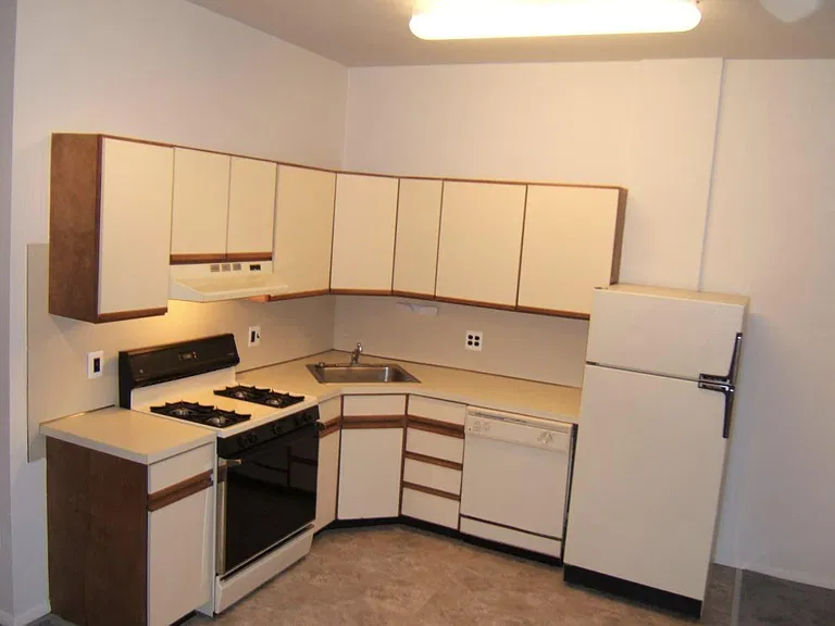 343 Queen St #A — Photo 4