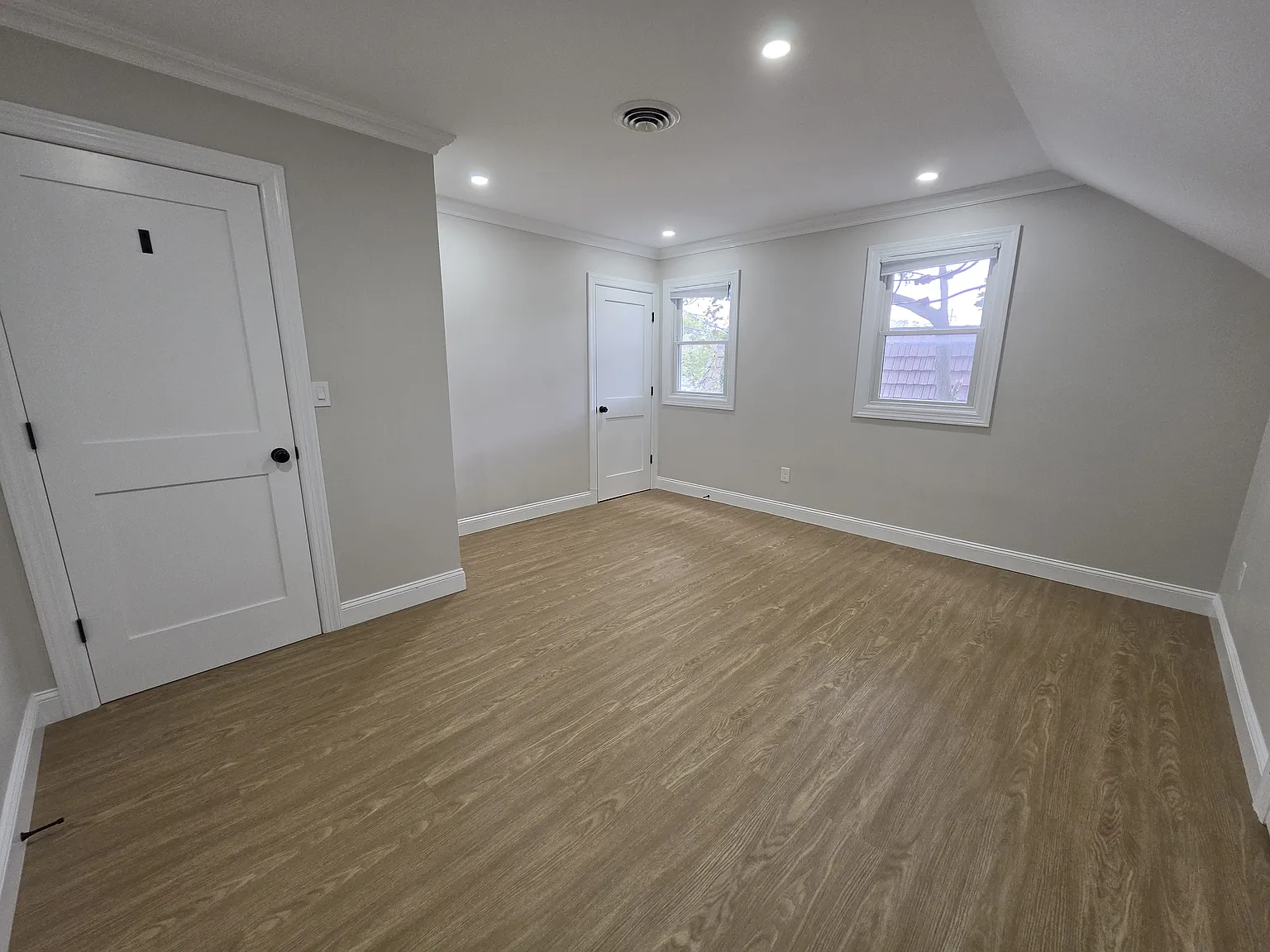 2 bed, $3,600 — Photo 4