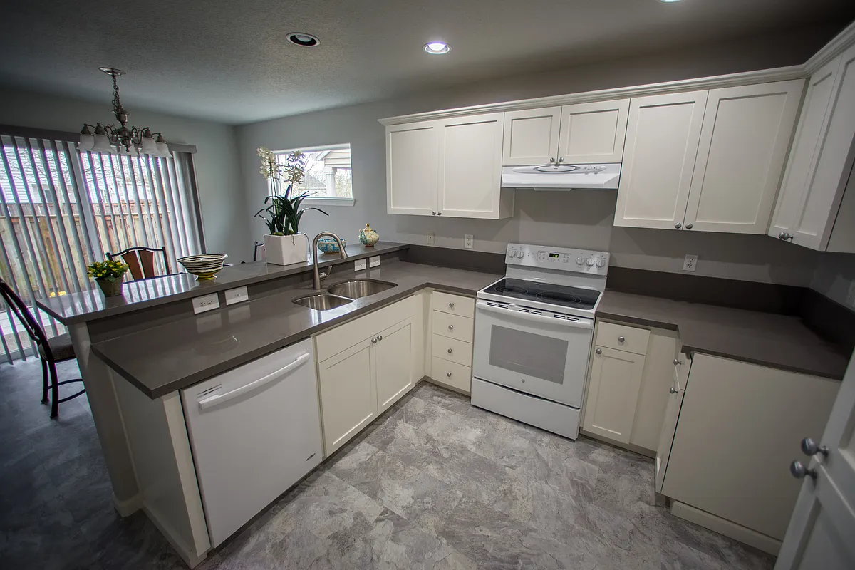 Building Photo - 16832 NW Oak Creek Dr