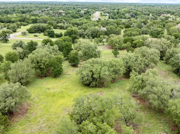 1141 E Creekview Dr, Salado, TX 76571