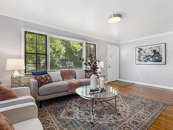 3rd image of 10440 Ashbrook Dr