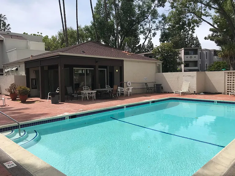 2600 Laguna Cir #E — Photo 29