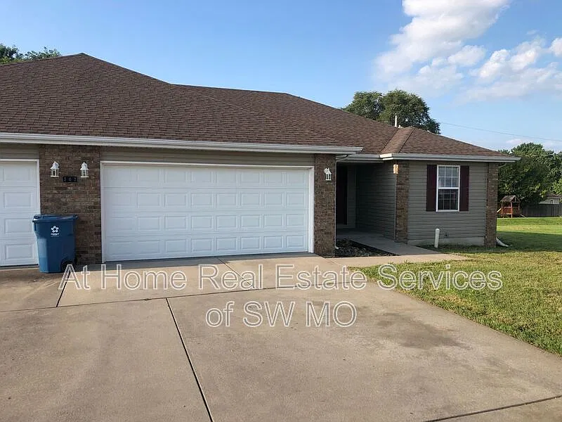 2 bed, 2.0 bath, 1231 sqft, $1,130 — Photo 1
