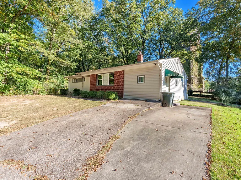 325 Bayless Ave — Photo 4