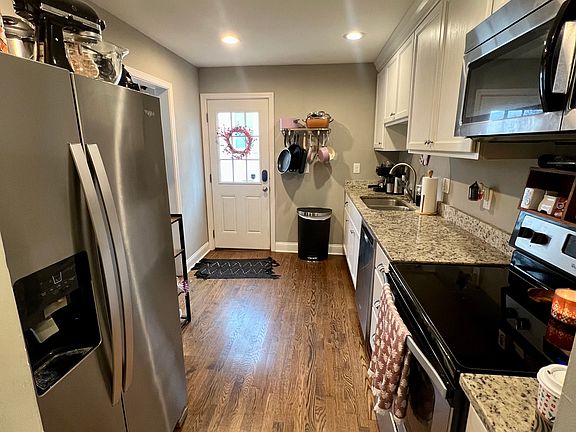 3rd image of 1002 Darley Dr