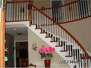 3rd image of 26 Oakwood Dr