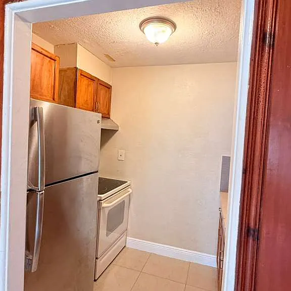 629 Indiana St — Photo 10
