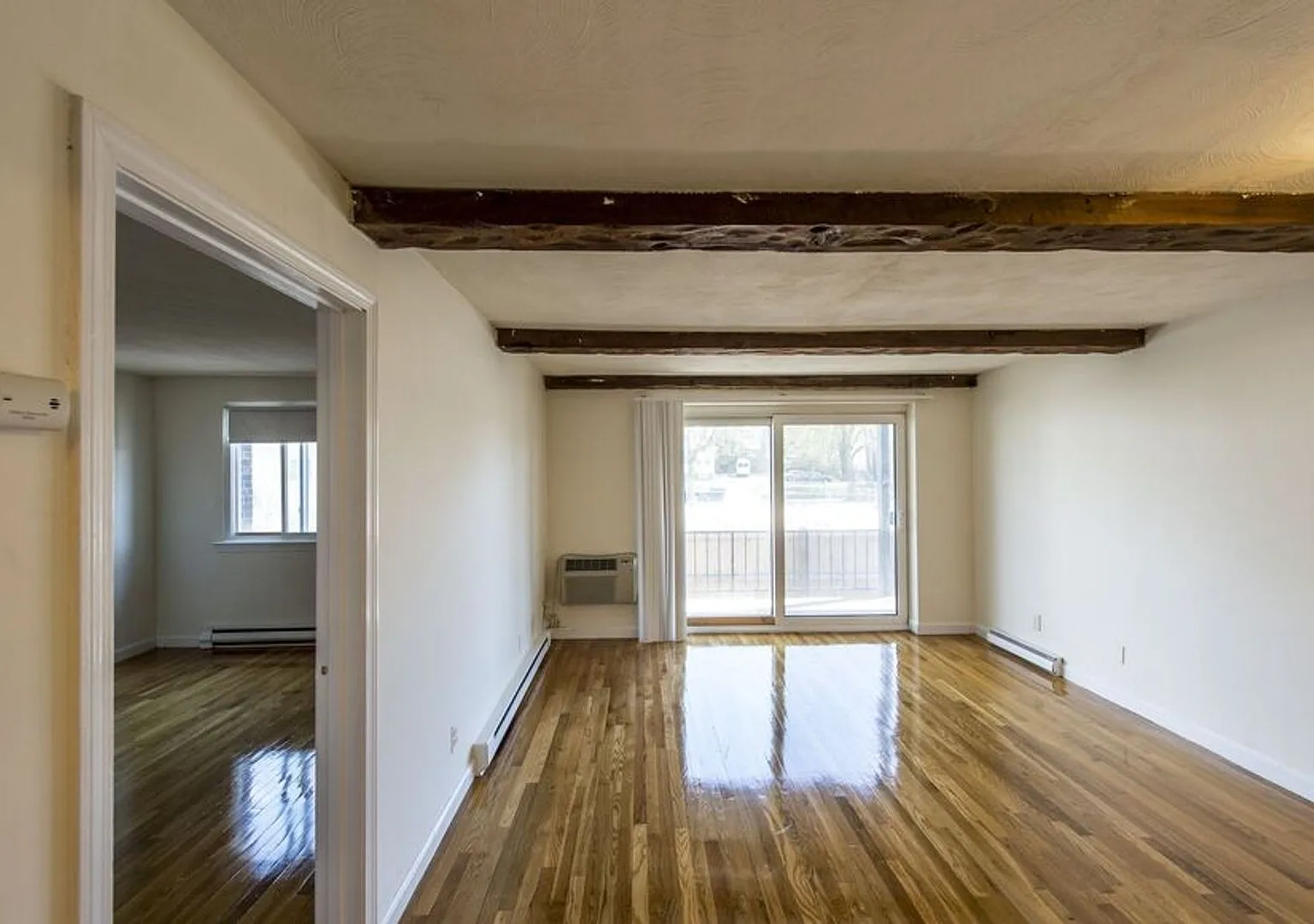 390sf Studio - West Roxbury Centre — Photo 3
