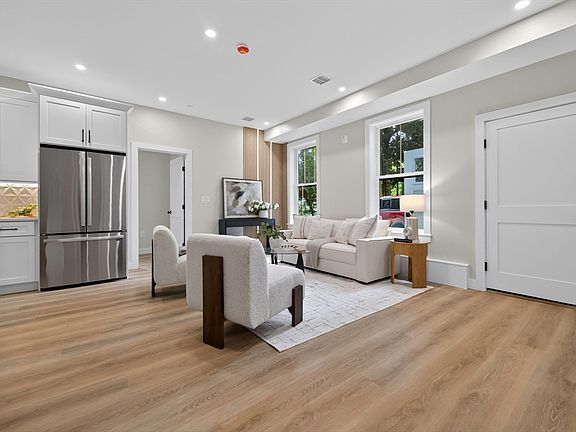 2nd image of 2 Readfield Pl #4