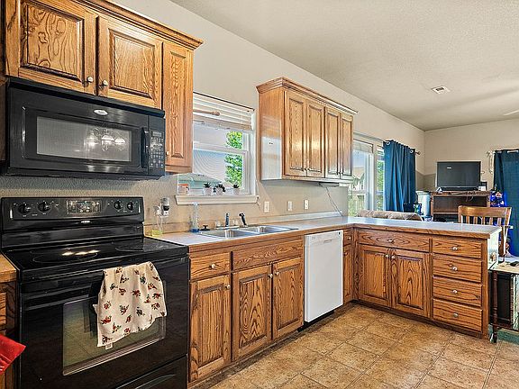 3rd image of 838 S Woodson Ct