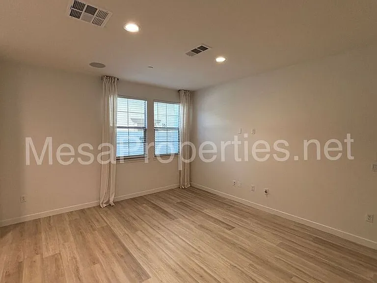 998 Rodeo Rd — Photo 6