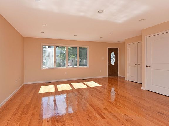 3rd image of 4835 207th St
