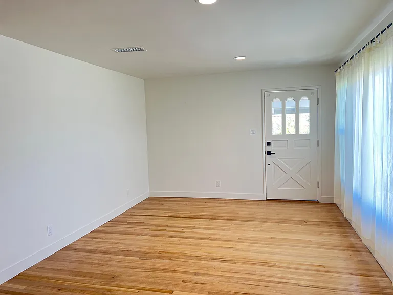 1104 E Oakmont Ave — Photo 6