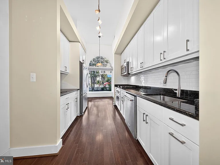 2160 California St NW #101 — Photo 11