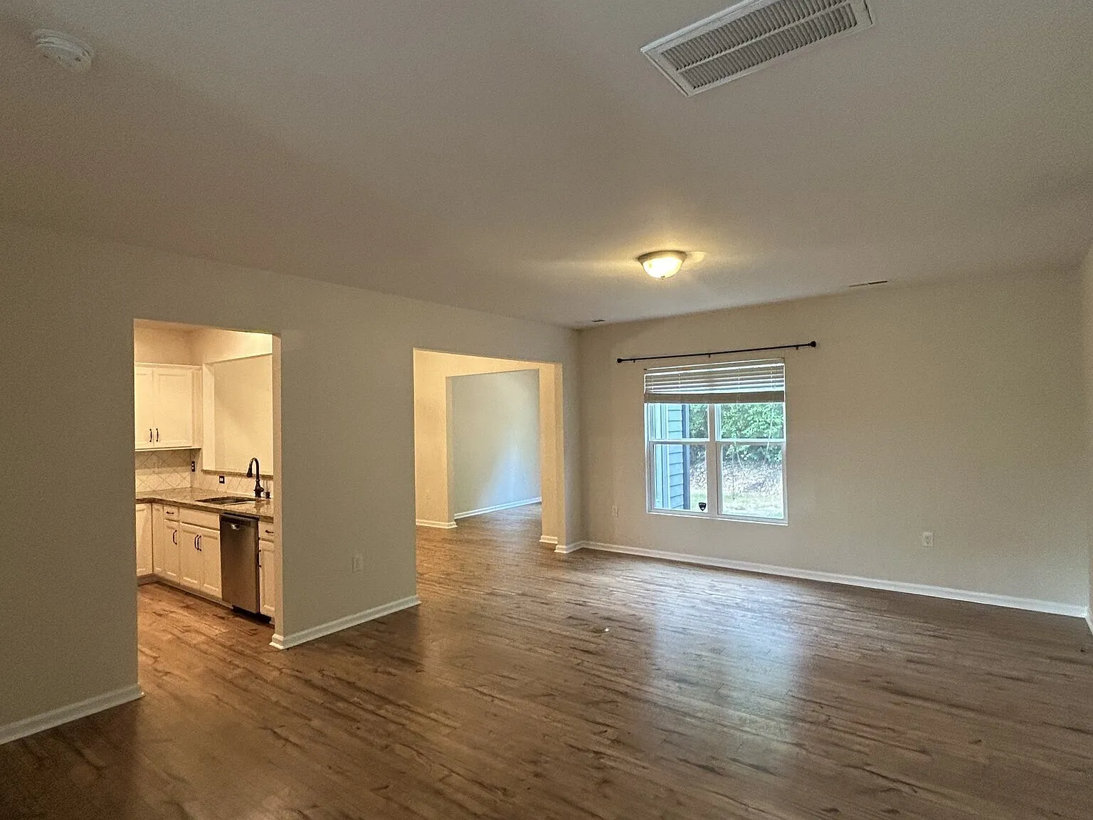 3 bed, 2.5 bath, 1836 sqft, $2,200 — Photo 3