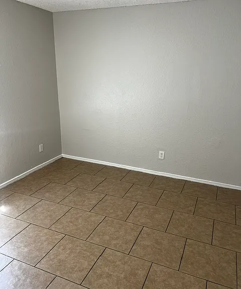 Woodridge Manor — Photo 12