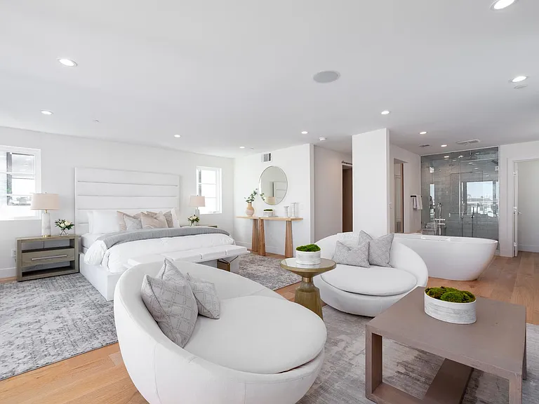 1025 W Balboa Blvd — Photo 33