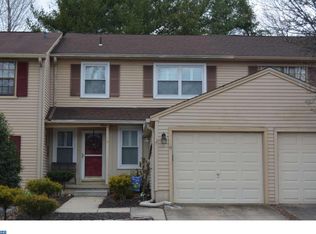 8 Farnwood Rd, Mount Laurel, NJ 08054