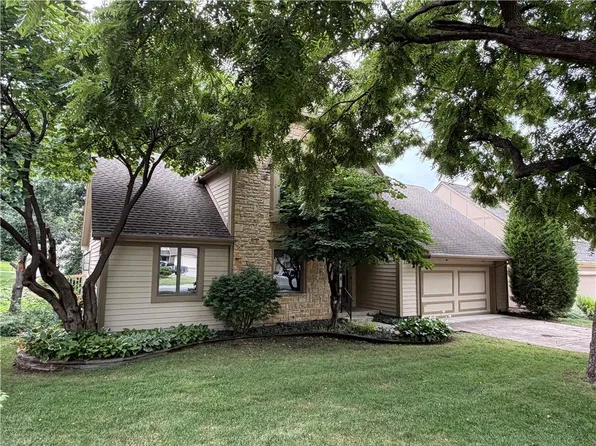 11530 Carter St, Overland Park, KS 66210