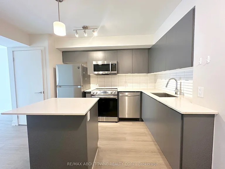 3385 Dundas St W #303 — Photo 3