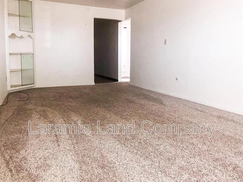 2 bed, 1.0 bath, $825 — Photo 3