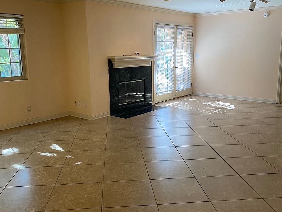 Living room/Dining area