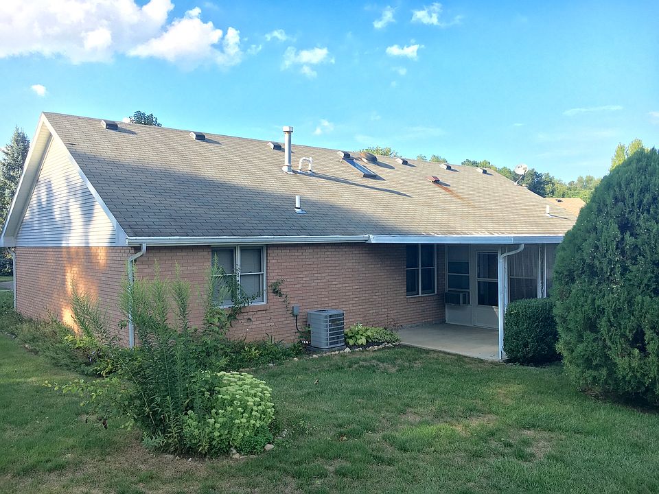 2nd image of 1567 Victorian Way