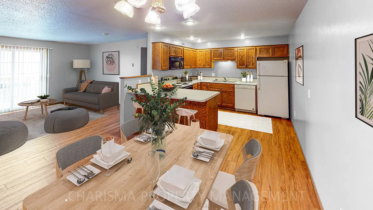 Teakwood Apartments — Photo 1