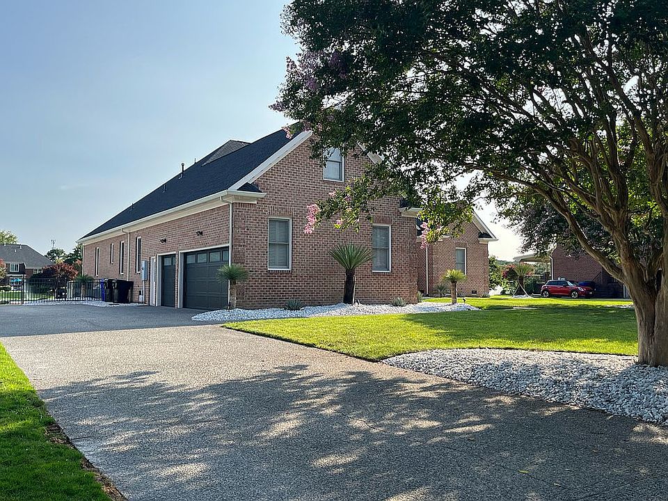2nd image of 2537 Greystone St
