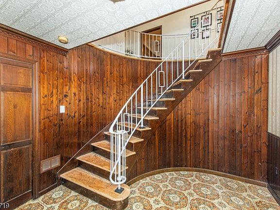 4th image of 181 Center Grove Rd