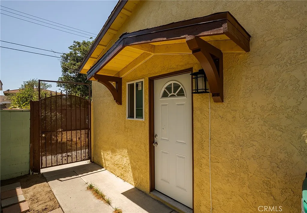 2 bed, 450 sqft, $2,200 — Photo 1