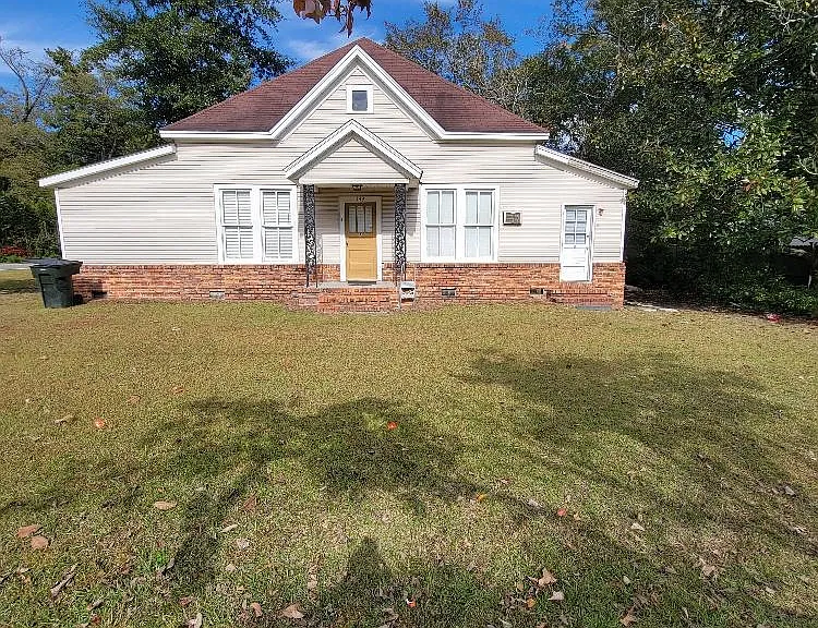 349 Savannah Ave #B — Photo 1