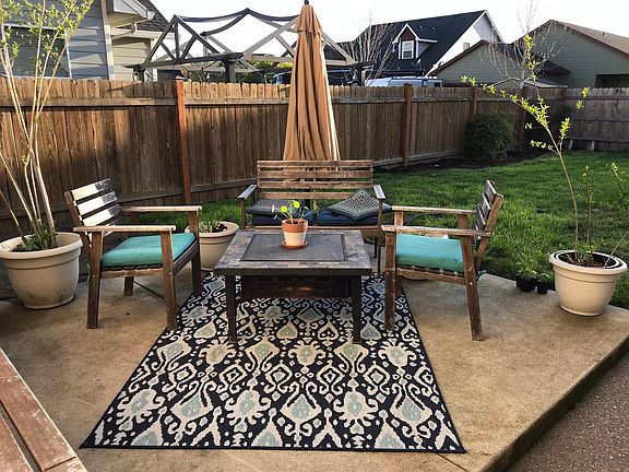 Fully fenced back yard & patio