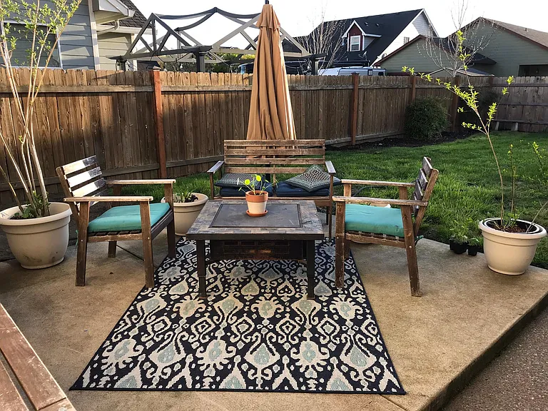 Fully fenced back yard & patio