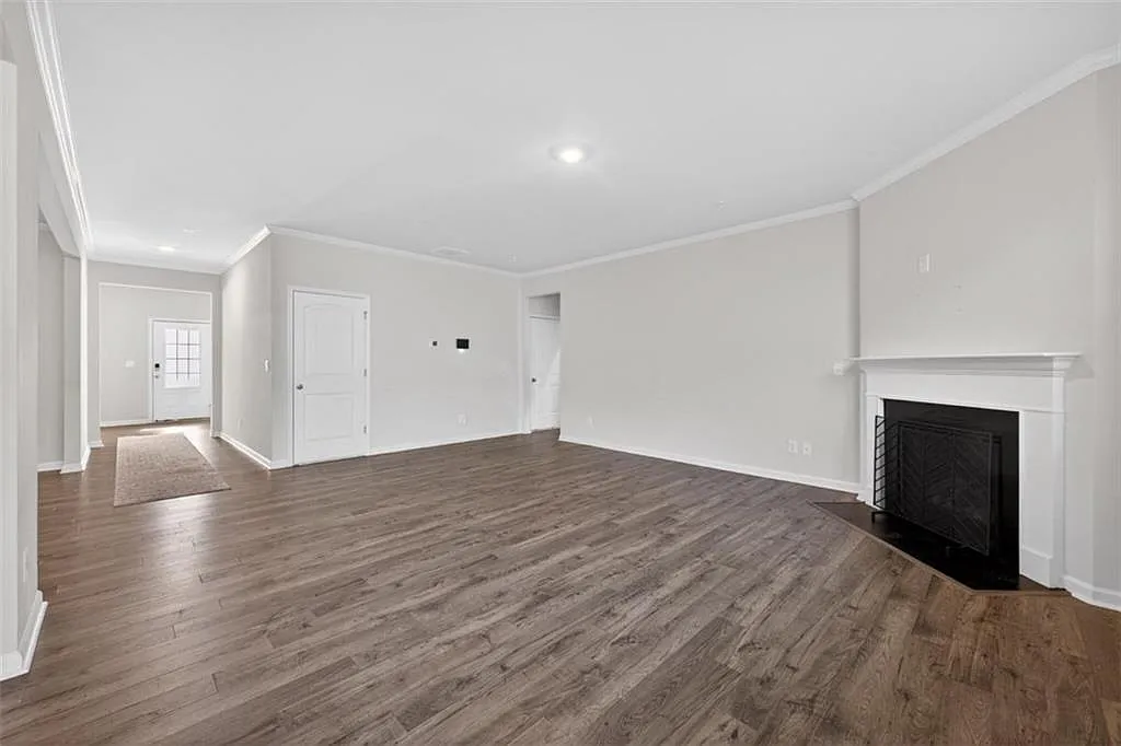 5 bed, 3.0 bath, 3244 sqft, $3,000 — Photo 3