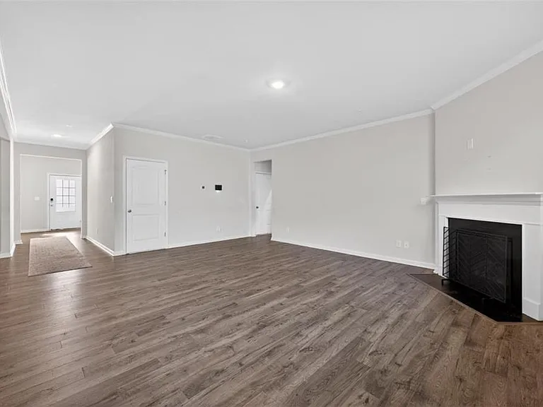 7566 Jennadee Dr — Photo 3