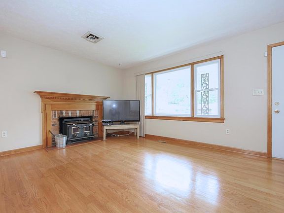 5th image of 1202 Ashbourne Dr